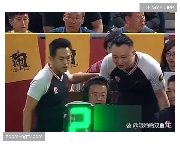 篮球判罚解析:快速区分技术犯规和违体犯规的核心要点 篮球判罚解析:快速区分技术犯规和违体犯规的核心要点